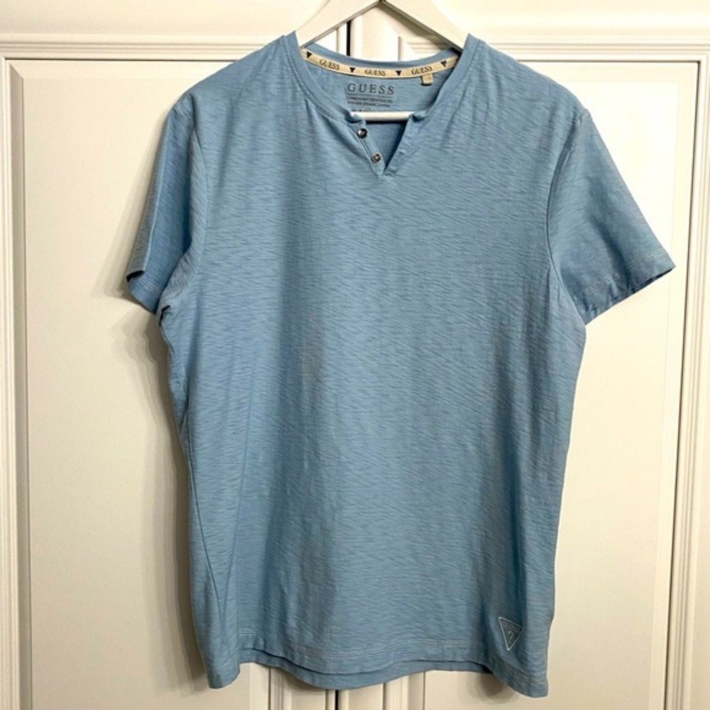 Guess Mens Sz Medium Light Blue Short Sleeve T-Shirt with 2 Buttons Neck Front